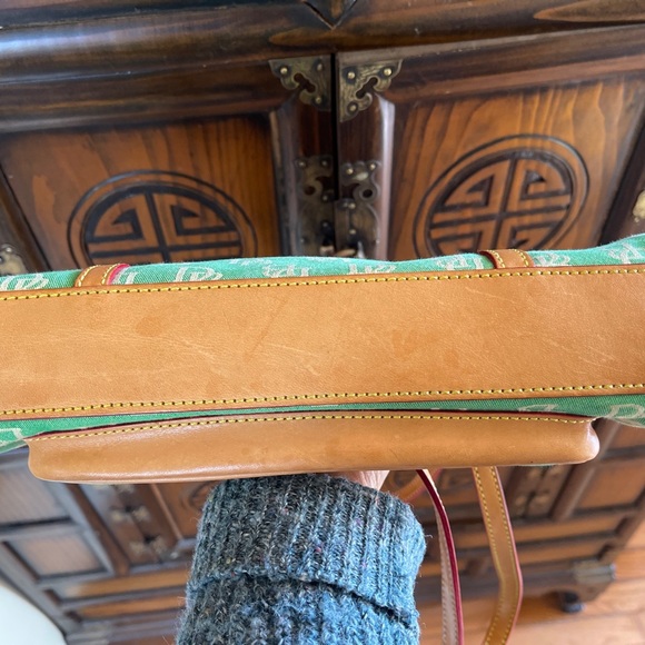 Dooney and Bourke - Picture 4 of 4